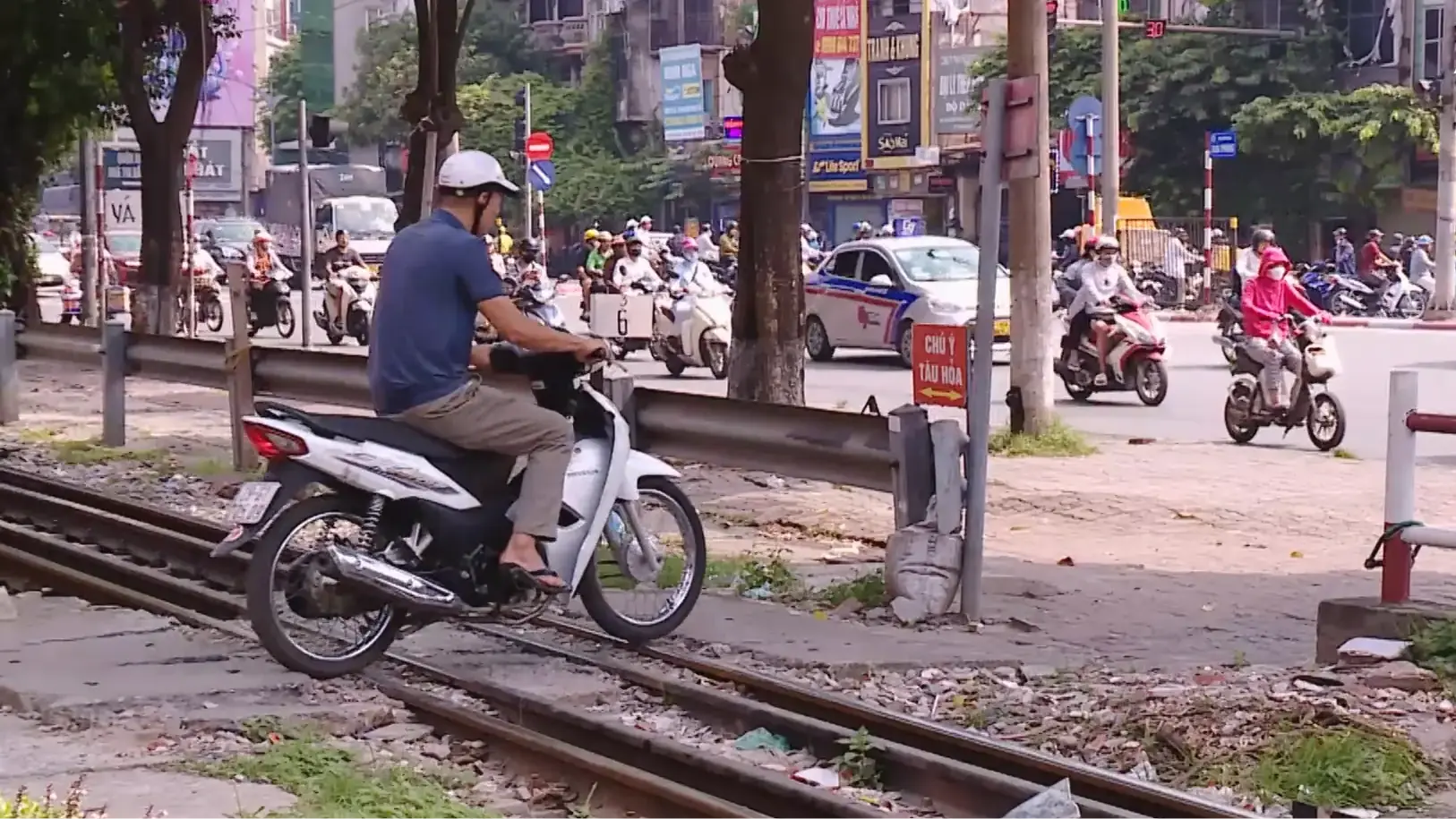 Đề xuất tăng chế tài vi phạm giao thông đường sắt